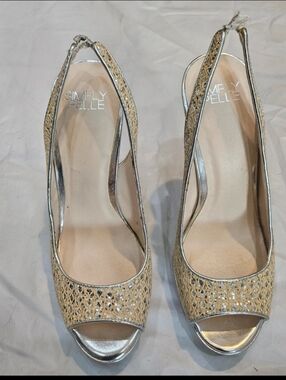 Simply Belle Women's Gold Open-Toe Slingback Heels. Sz 7½ M